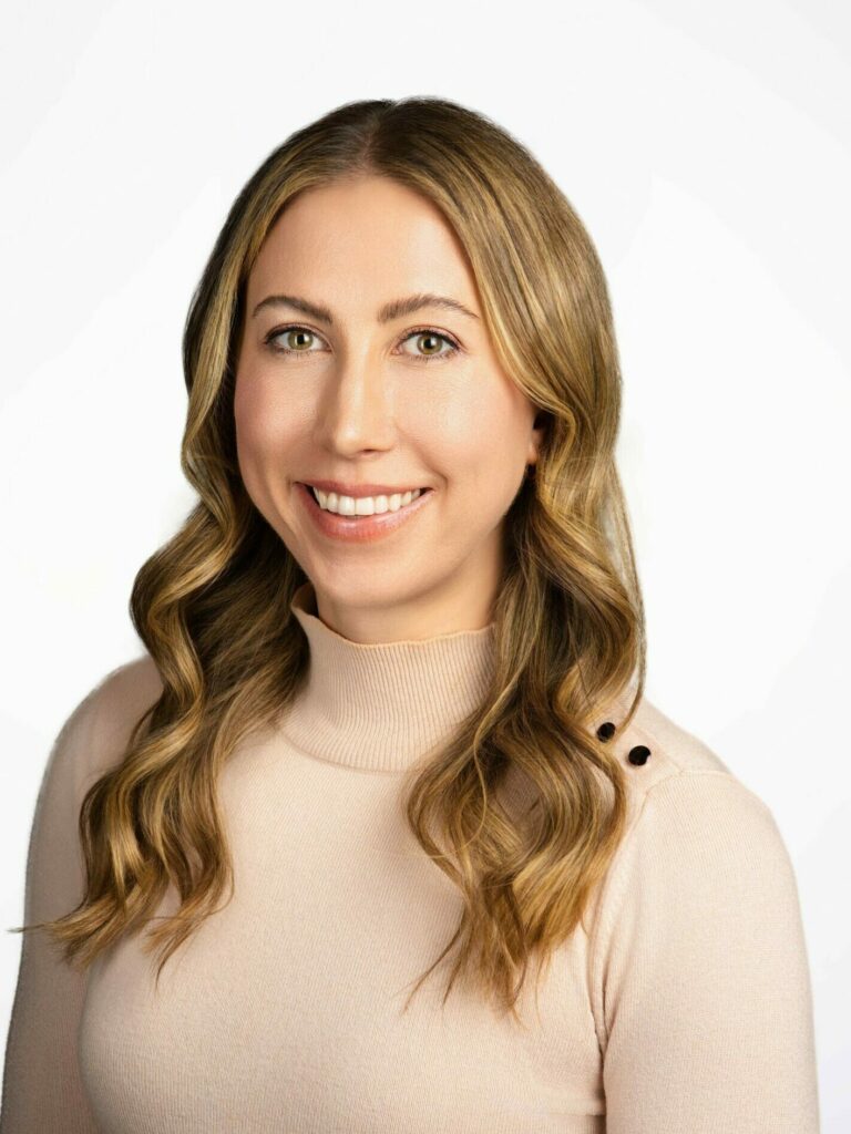Sarah Hess headshot
